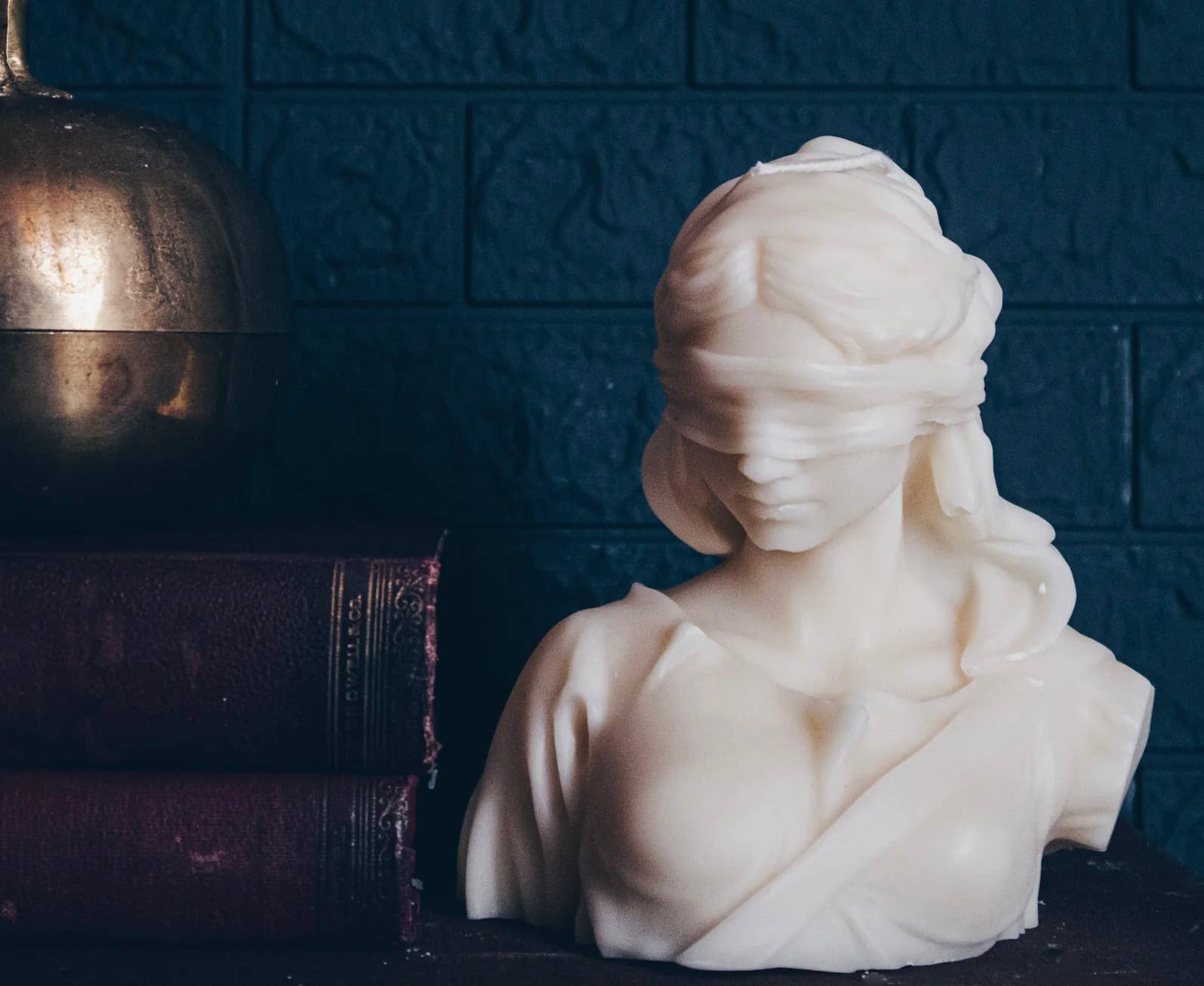 Blind Lady Justice | Pillar