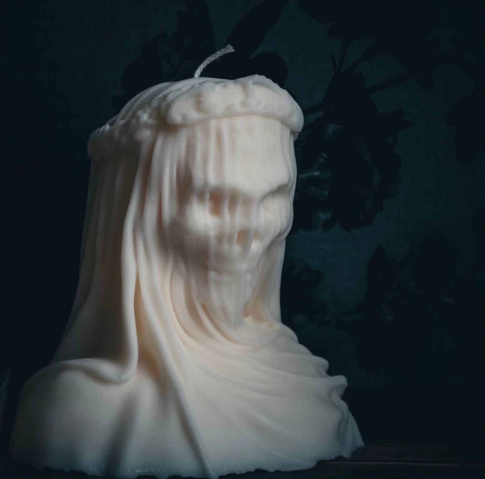 Veiled Lady of Death | Pillar | Black