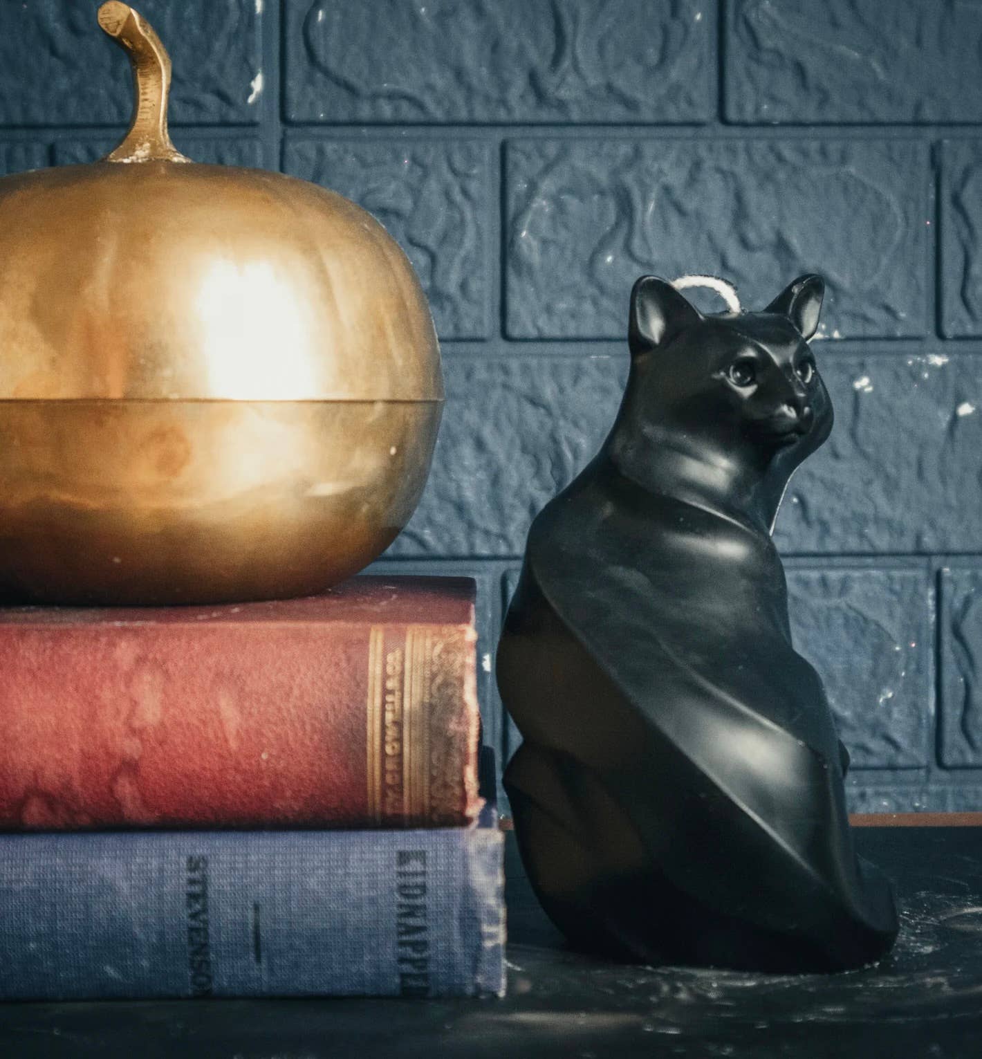 Black Cat | Pillar