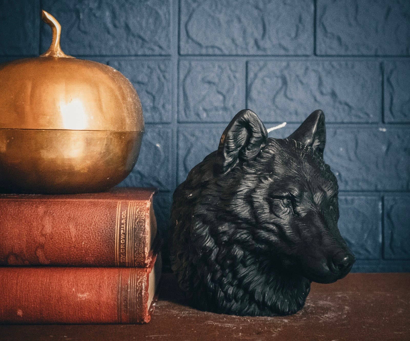 Wolf | Pillar