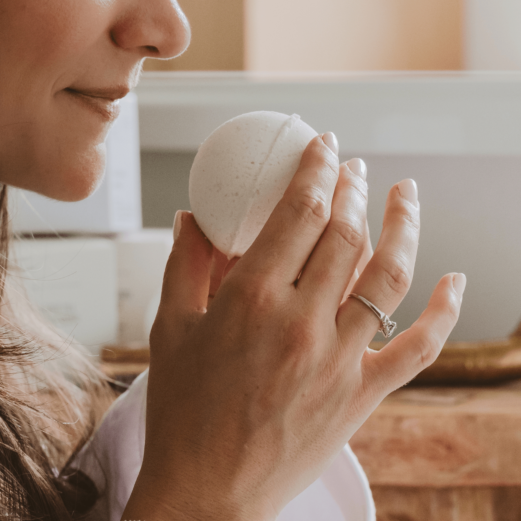 White Tea and Jasmine 4.6 oz Bath Bomb