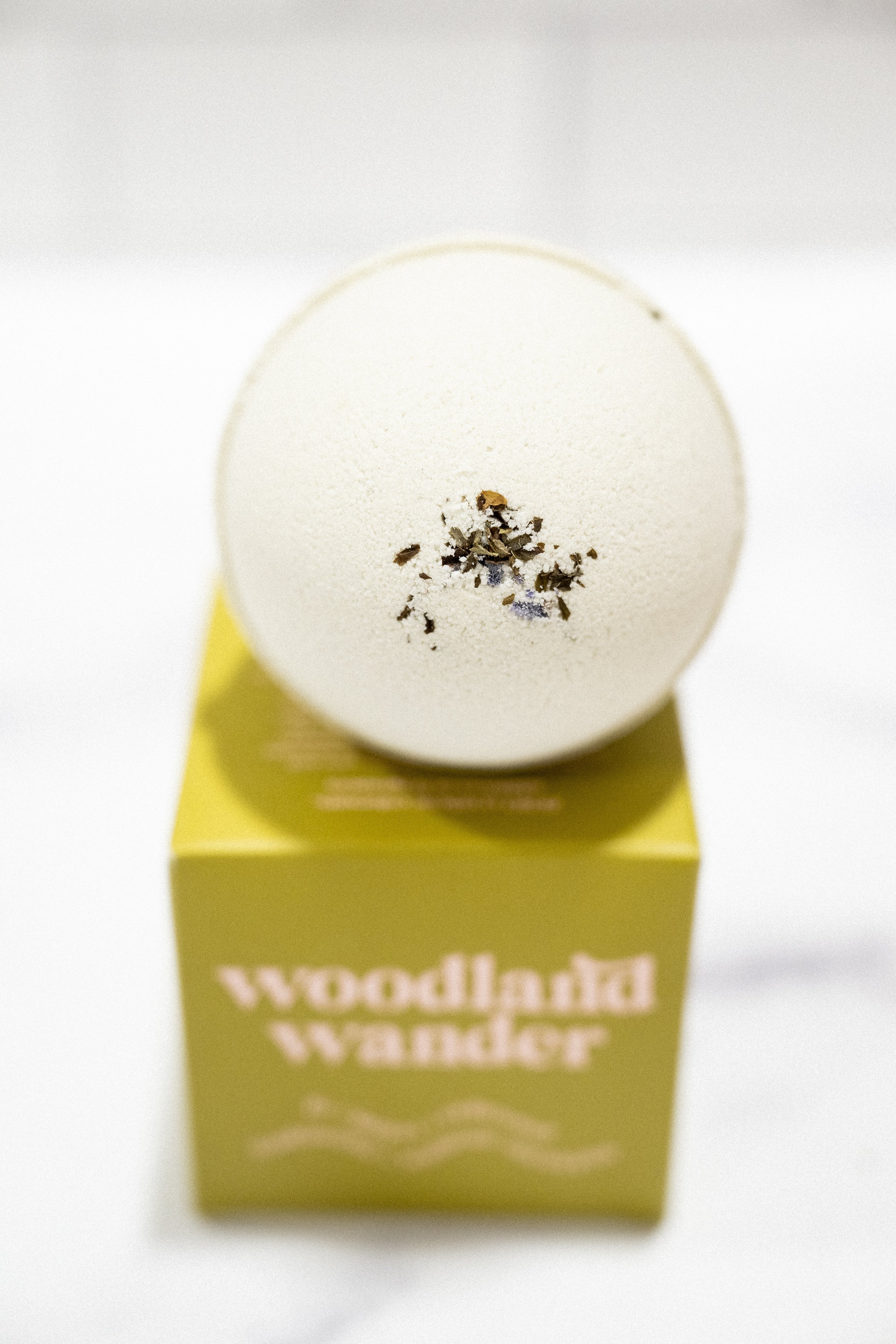 WOODLAND WANDER • 100% BOTANICAL BATH BOMB •