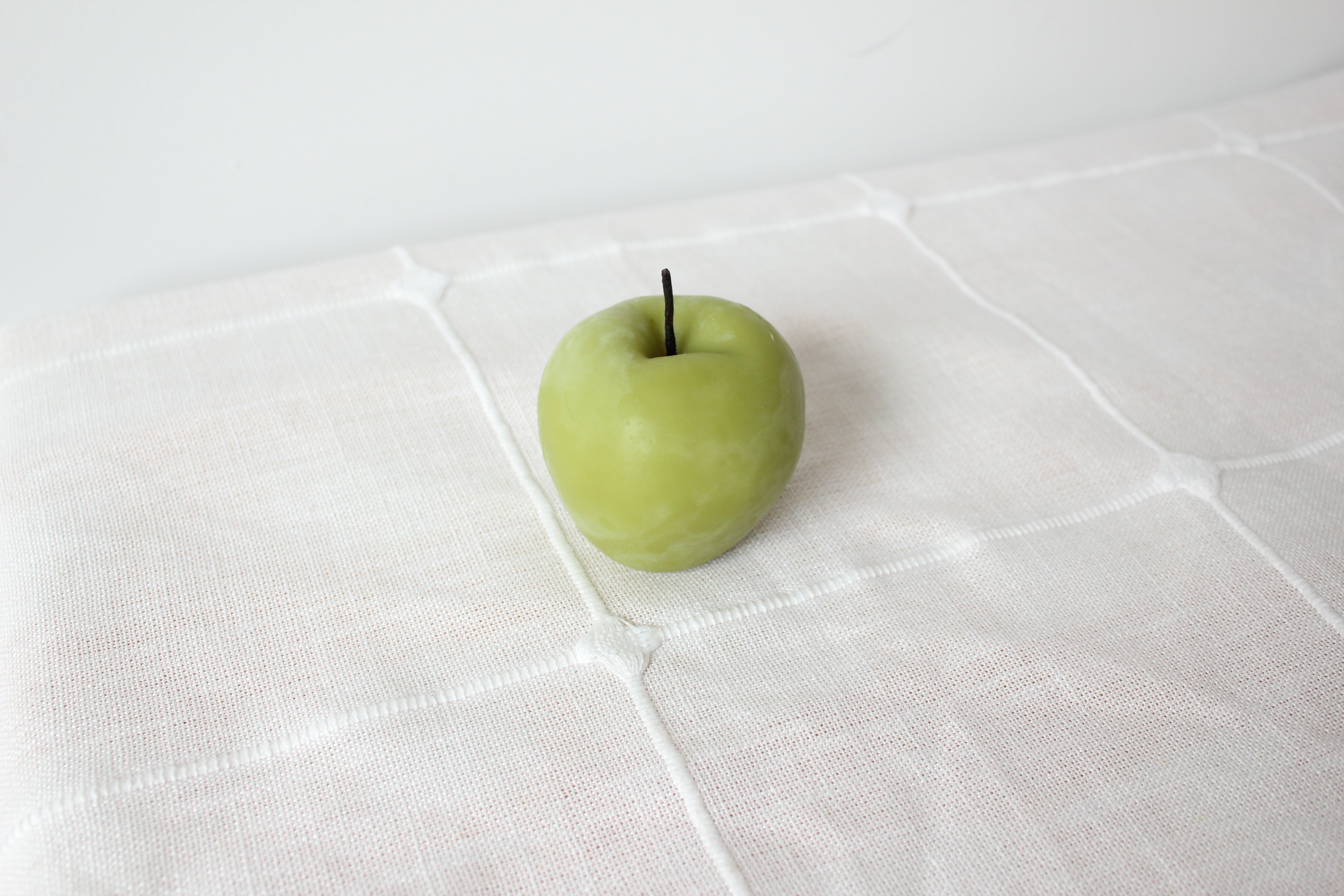 GREEN APPLE BEESWAX CANDLE