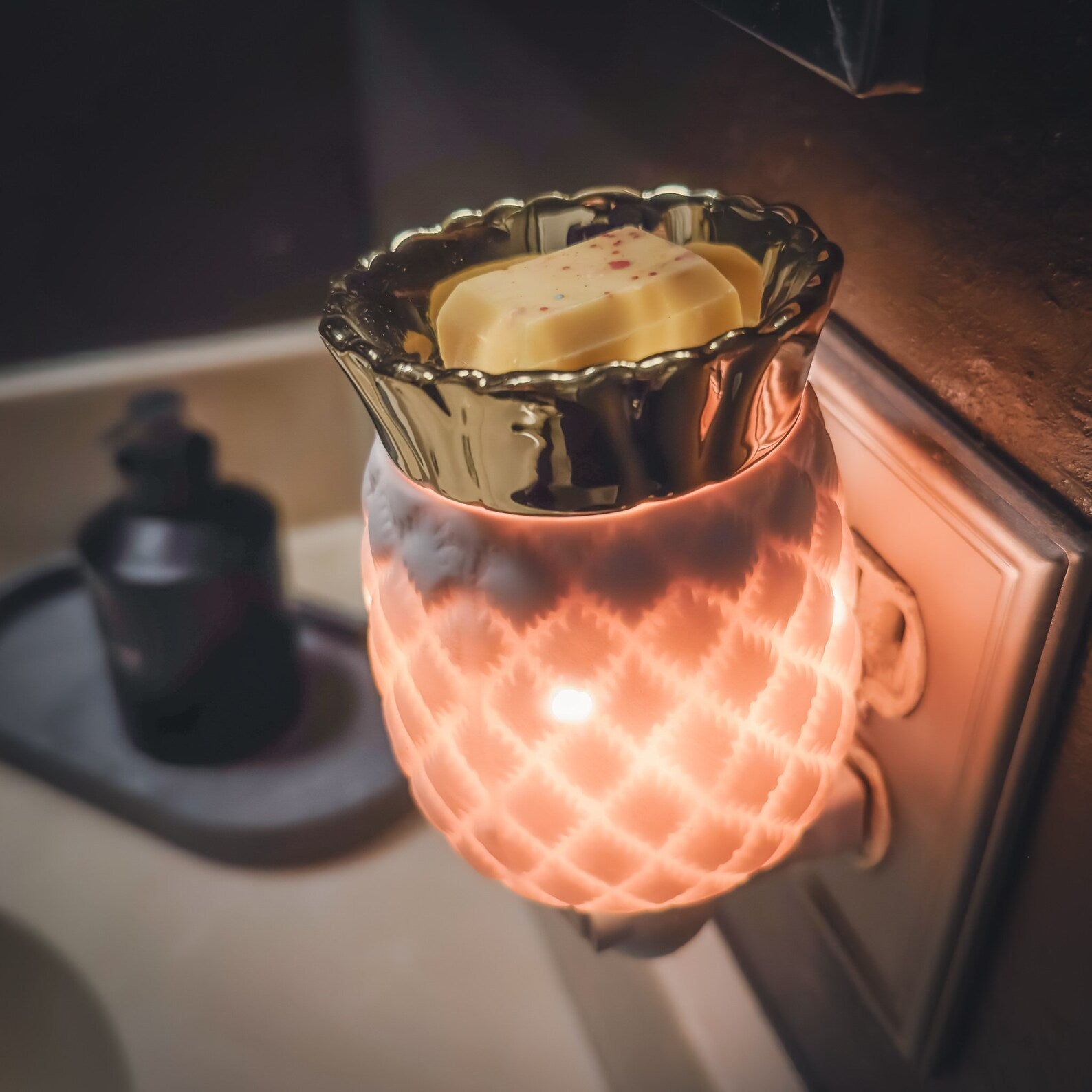 Pluggable Fragrance Warmer | Pineapple